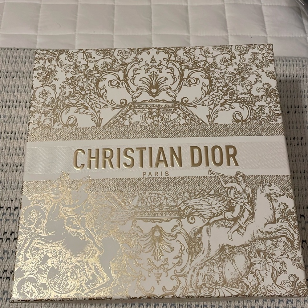 Dior gold box